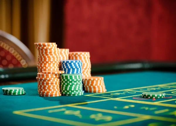 weplay live-dealer blackjack table with real dealer and card deck